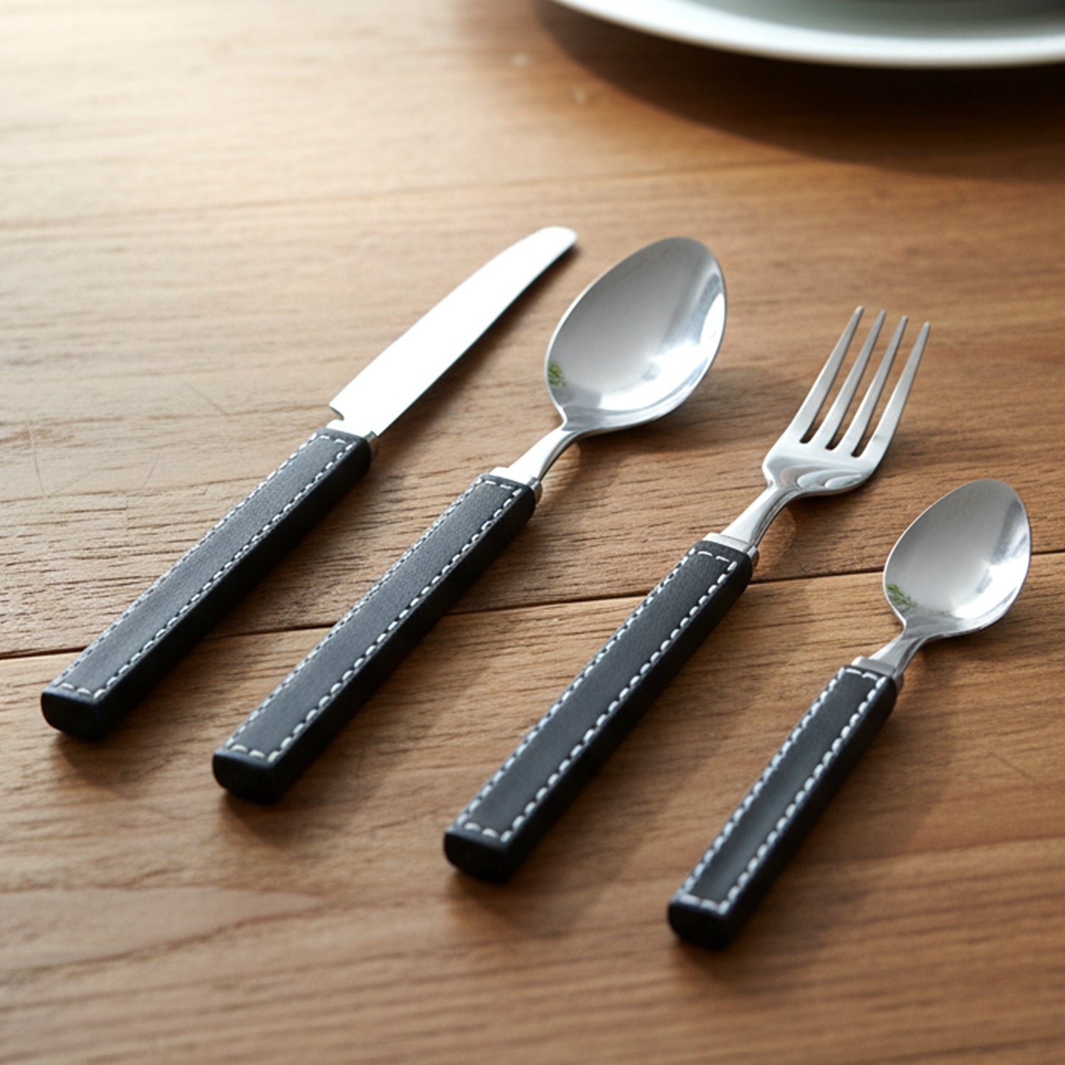 Stainless Steel Cutlery Set – 24-Piece with Plastic Handles & Tray - Image 8