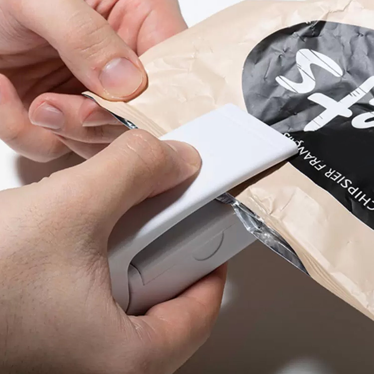 Mini Heat Sealer Machine – Portable Battery Operated Bag Sealer - Image 4