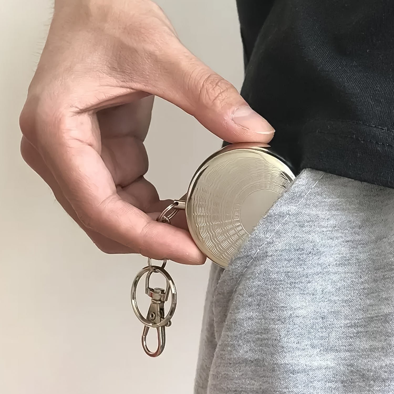 Mini Stainless Steel Ashtray – Portable with Secure Lid for Travel - Image 3