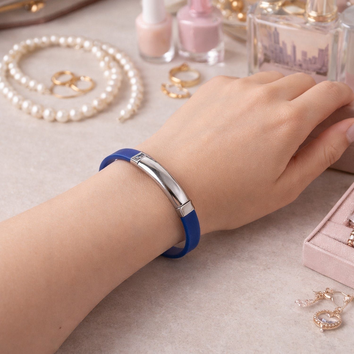 Premium Fancy Wrist Bracelet – Stylish Silicone Metal Design - Image 3