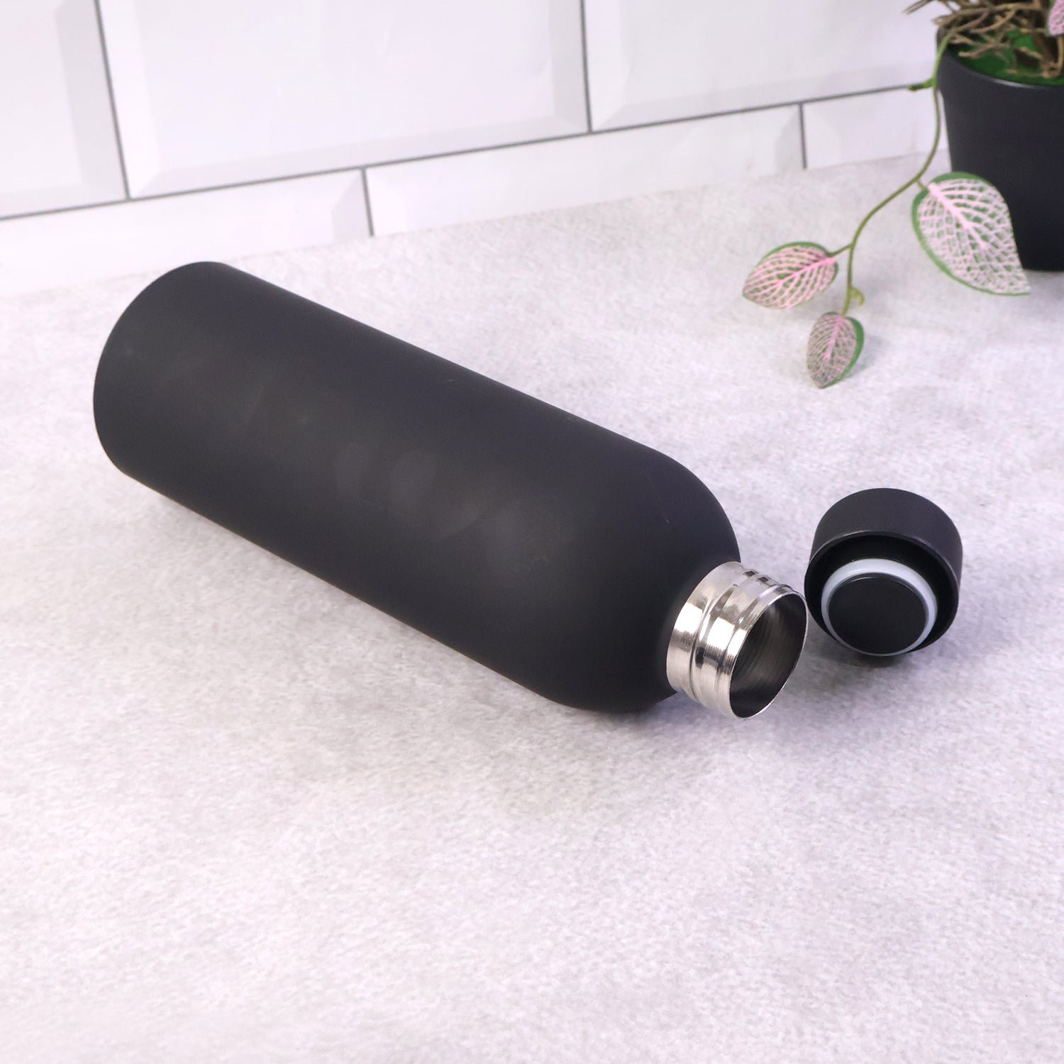Insulated Stainless Steel Water Bottle – Keeps Drinks Hot & Cold - Image 4