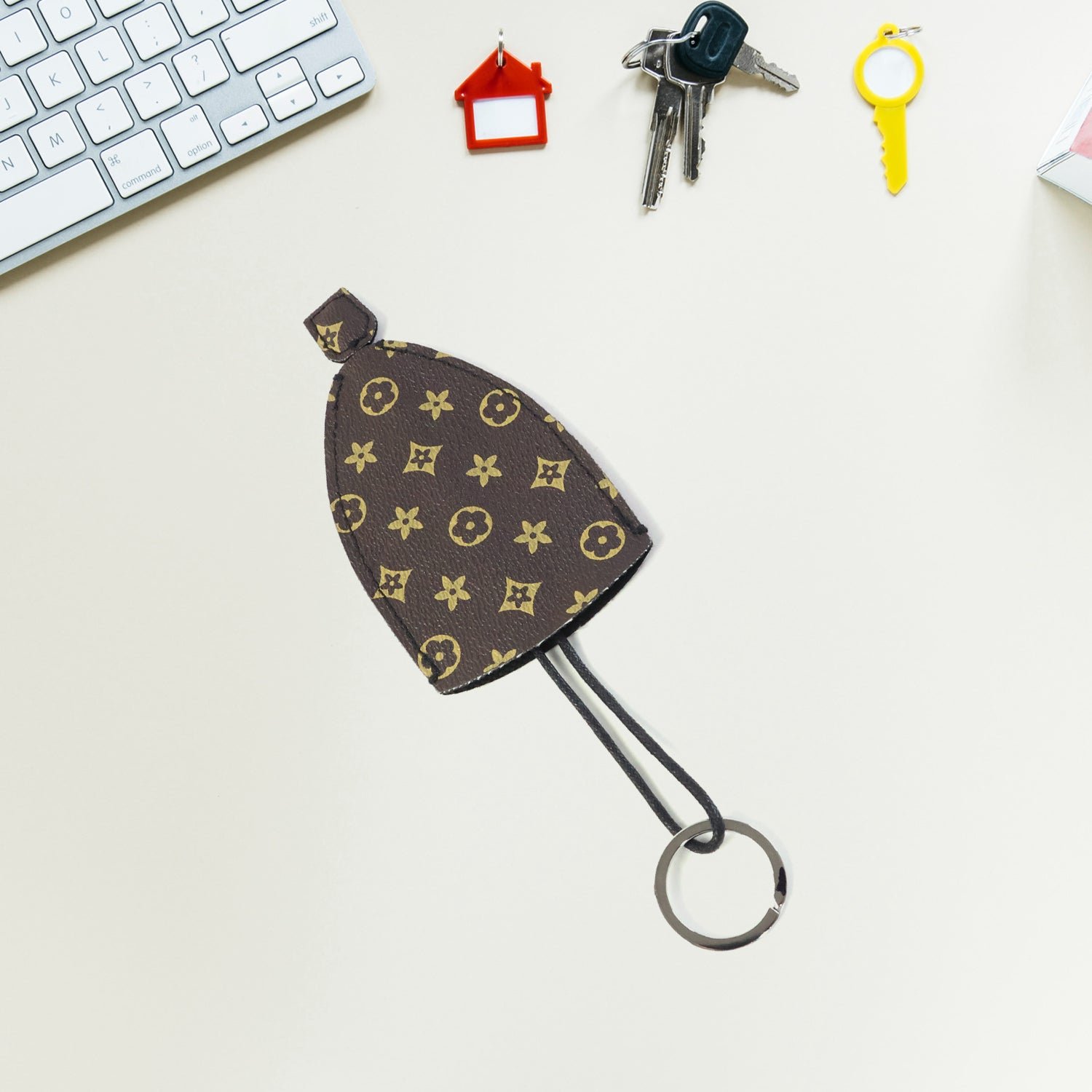 Designer-Style Keyholder – Secure Ring & Stylish Strap - Image 3