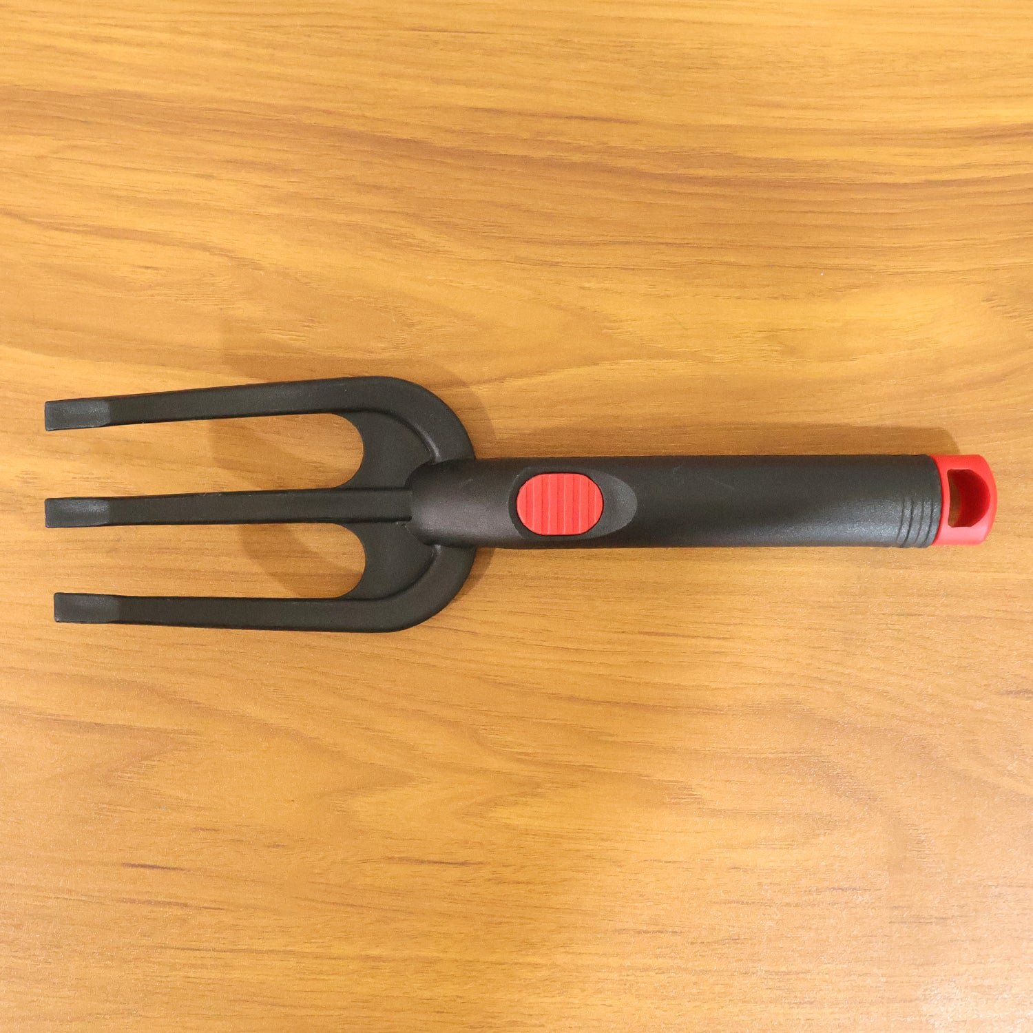 Garden Hand Cultivator Fork – Durable 3 Prong Soil Loosening Tool - Image 8