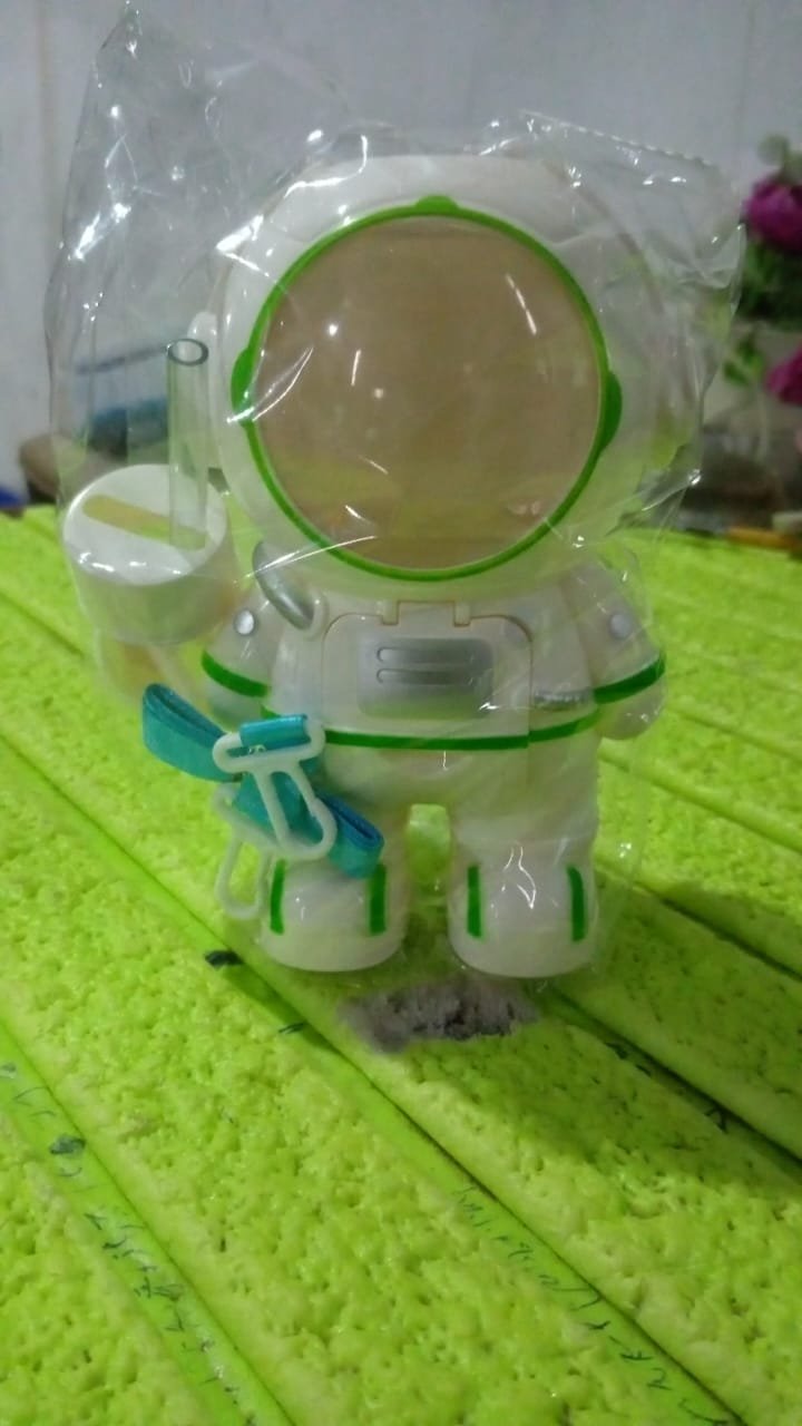 Kids Astronaut Water Bottle – Fun Sipper with Straw & Strap | MixologyPro - Image 8