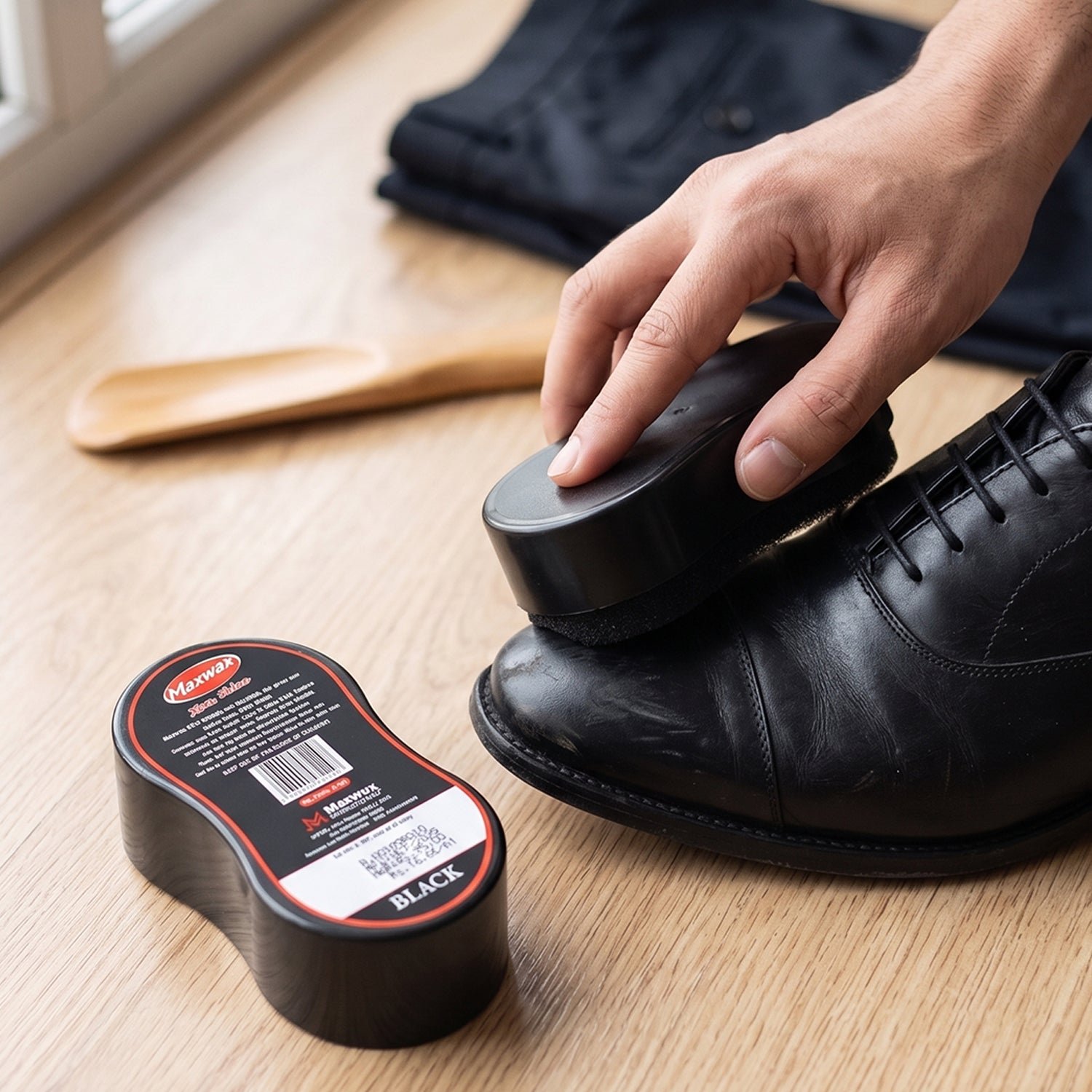 Shoe Shiner – Instant Shine with Built-in Sponge Applicator - Image 3