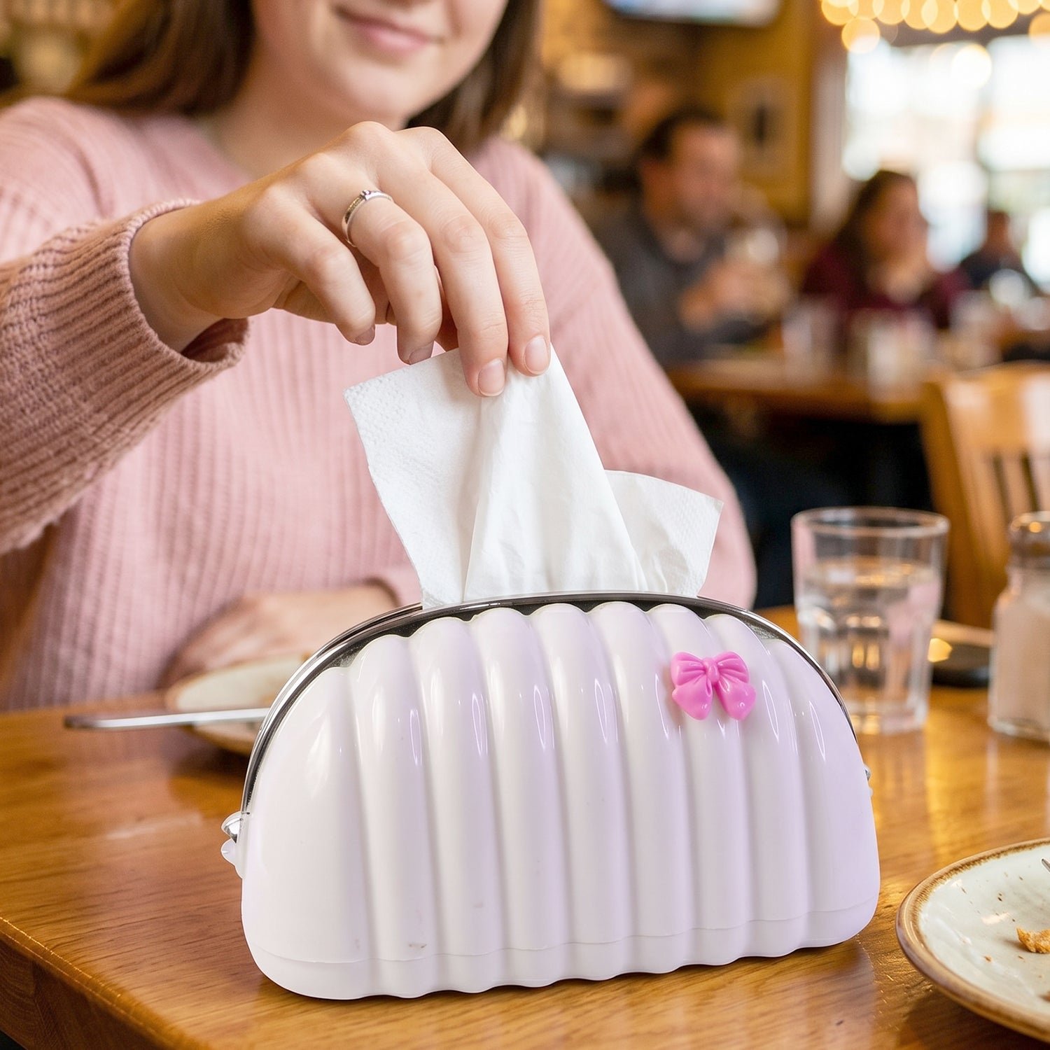 Shell Shape Tissue Dispenser – Elegant Decor for Home & Car - Image 3