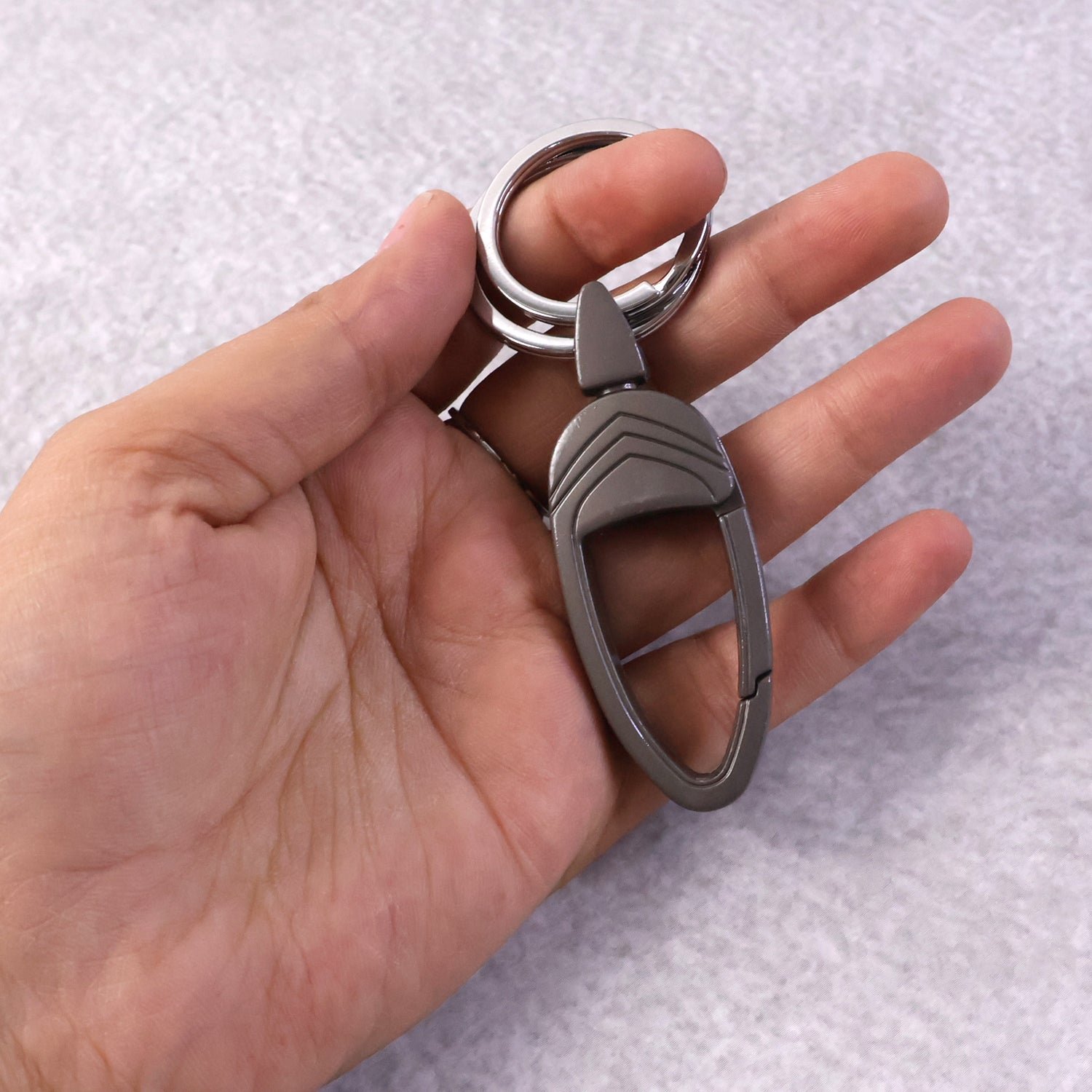 Heavy Duty Metal Carabiner Keychain – Durable & Secure Accessory - Image 5