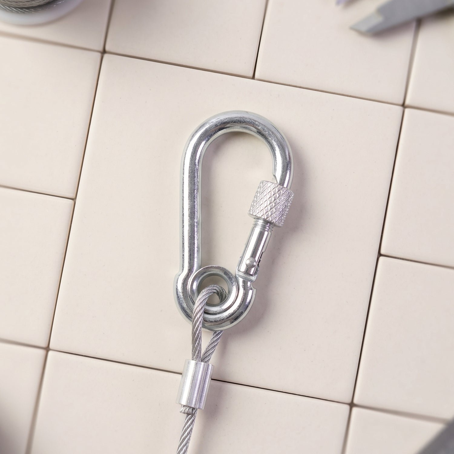 Heavy Duty Steel Clothesline – 5 Meter Wire Rope with Carabiner Hooks - Image 4