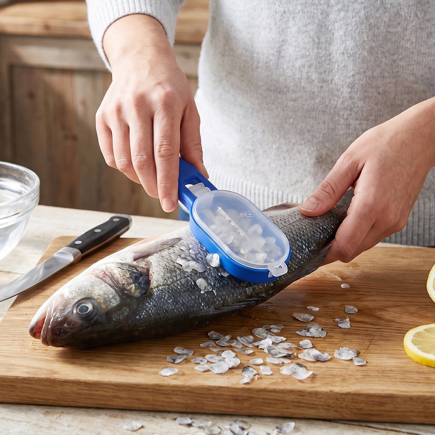 Fish Scaler Scraper with Lid Scale Remover Skin Cleaner for Kitchen (1 Pc) - Image 3