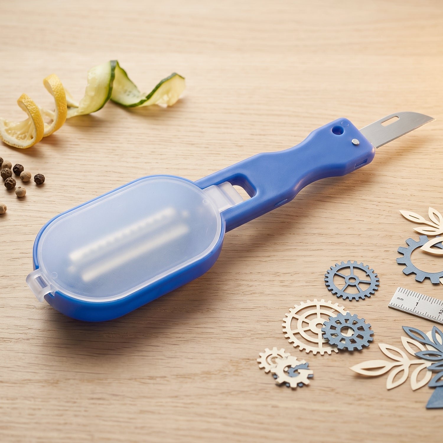 Fish Scaler Scraper with Lid Scale Remover Skin Cleaner for Kitchen (1 Pc) - Image 4