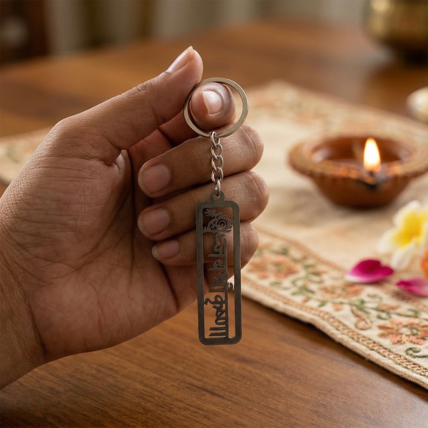 Spiritual Metal Jay Shri Krishna Keychain – Durable Engraved Design - Image 4